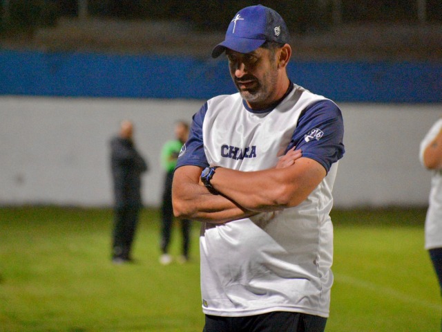 Tratan de convencer a Roberto Tucker para que siga en Racing